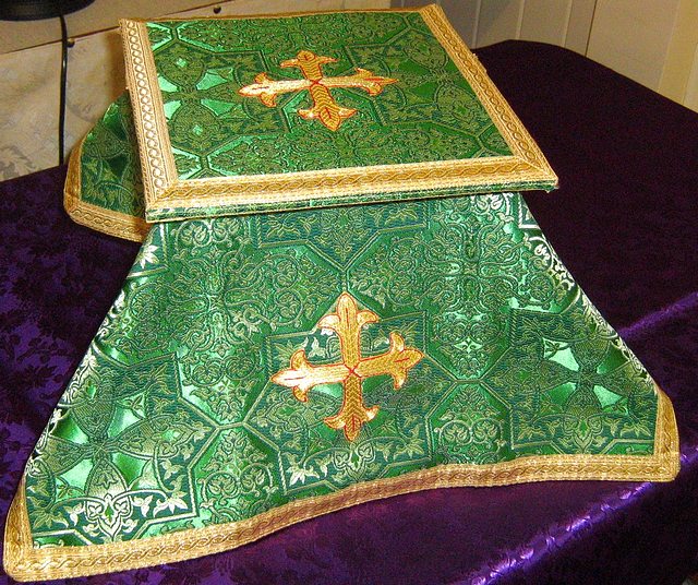 Solemn High Mass Vestments in Green with bullion embroideries: additional photos